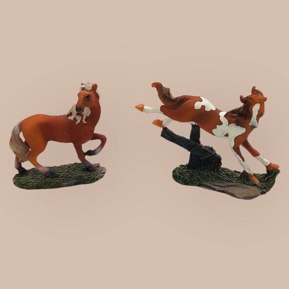 Lot of 2 Resin Horse Figurines 2.5" Tall Imaginative Play Toy - Picture 1 of 8